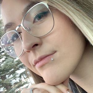 Meet your Posher, Tay